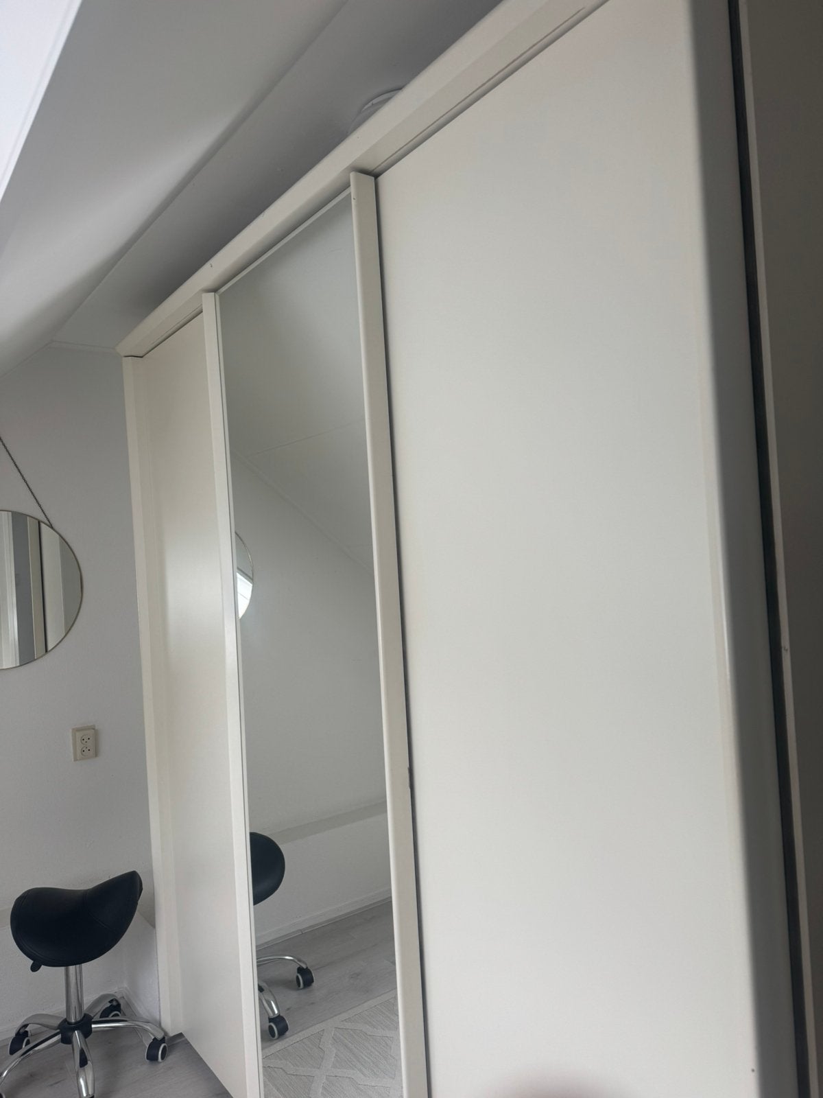 Witte kledingkast met schuifdeuren en spiegel, 200 cm of meer, Overige typen, Ophalen of Verzenden, Zo goed als nieuw