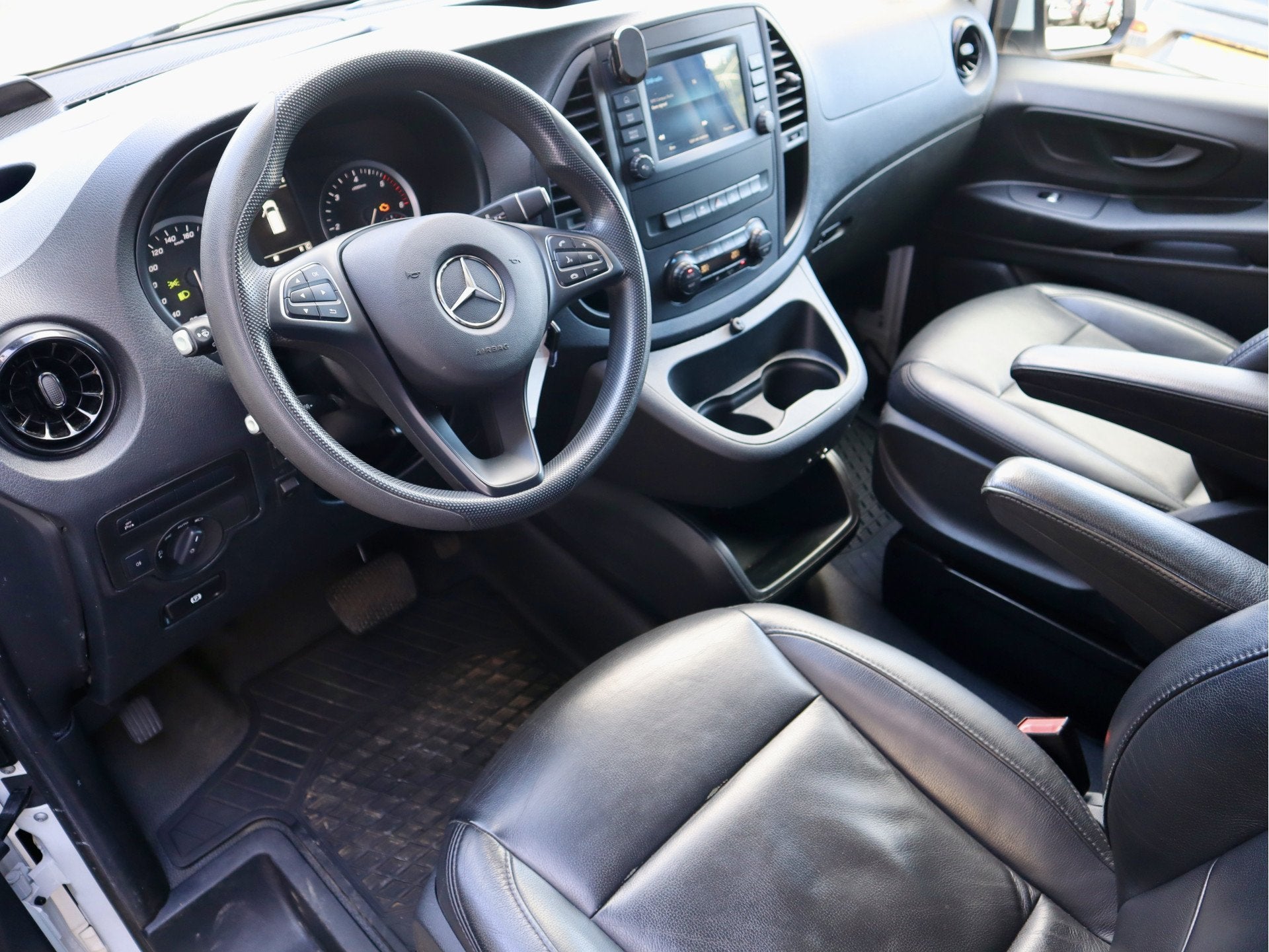 Mercedes-Benz Vito 114 CDI Extra Lang DC Comfort (bj 2022), Automaat, Gebruikt, 4 cilinders, Wit