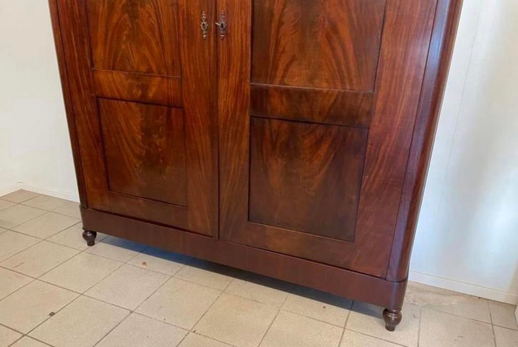 Grote mahonie 2 deurs kast met legplanken deelbaar 227h 190b, Ophalen