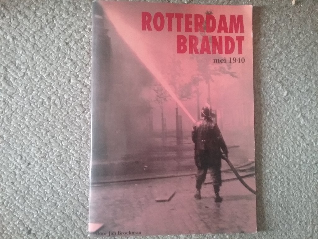 Rotterdam brandt - mei 1940 / Jan Broekman (1990), Boeken, Ophalen of Verzenden, Overige onderwerpen, Tweede Wereldoorlog, Gelezen