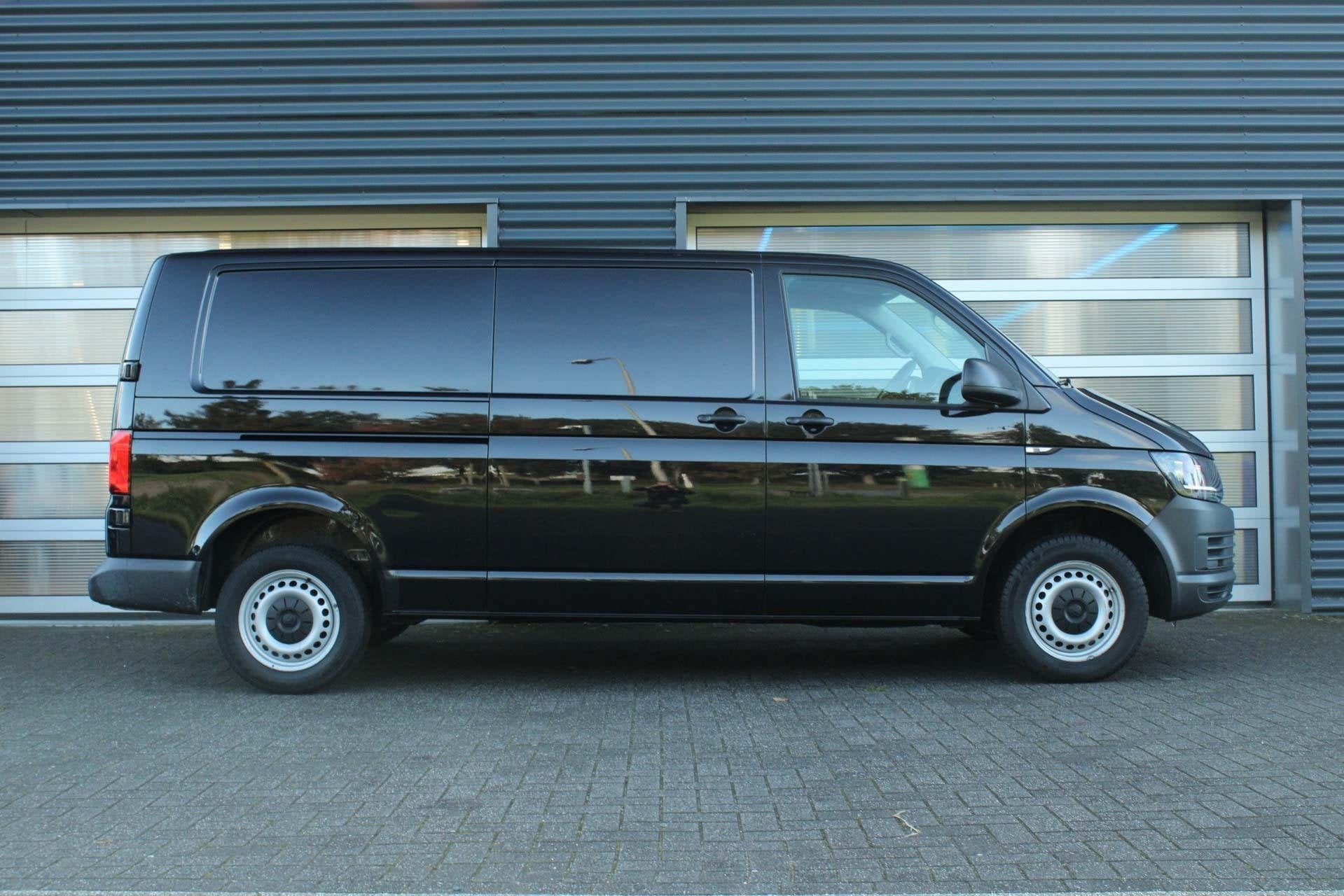Volkswagen Transporter 2.0 TDI 102pk L2H1 | Trekhaak | Cruis, Auto's, Voorwielaandrijving, 12 maanden, Stof, Gebruikt