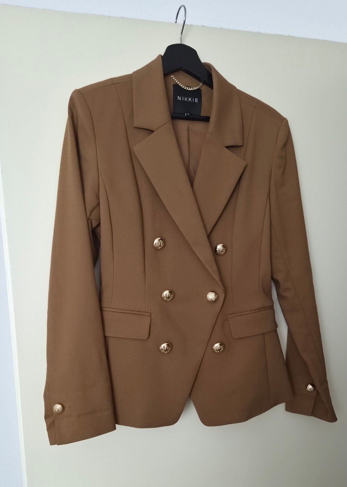 blazer van NIKKIE kleur: Toffee maat 40, Maat 38/40 (M), Bruin, Ophalen of Verzenden, Zo goed als nieuw