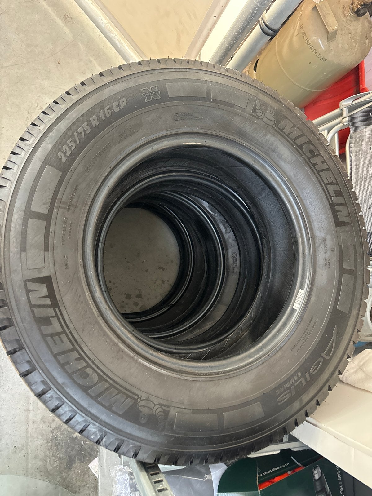 Michelin Agilis 225/75 R16 CP banden, Ophalen