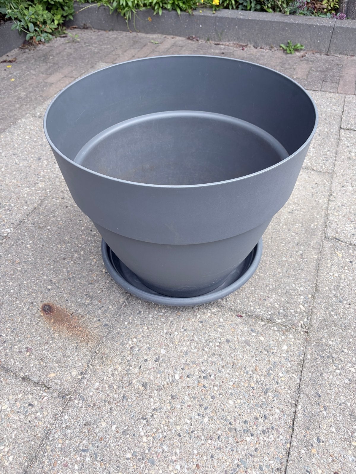 Grote grijze bloempot met schotel, Ophalen, Kunststof, Gebruikt, 40 cm of meer