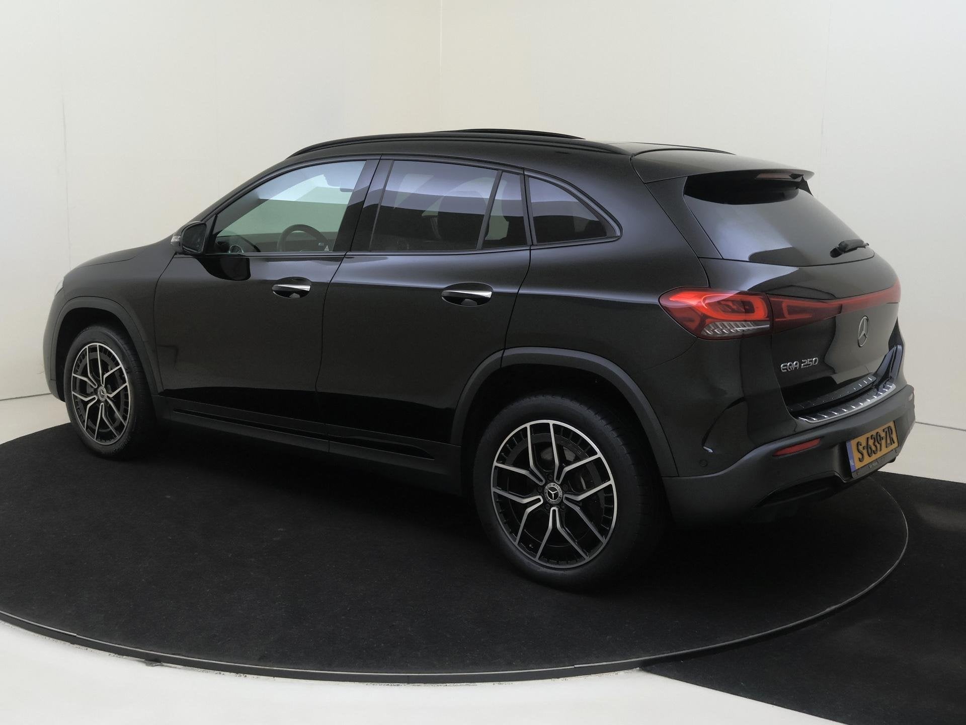 Mercedes-Benz EQA 250 AMG Line 67 kWh / Panoramadak/ 19 inch, 1940 kg, Gebruikt, 190 pk, Leder en Stof