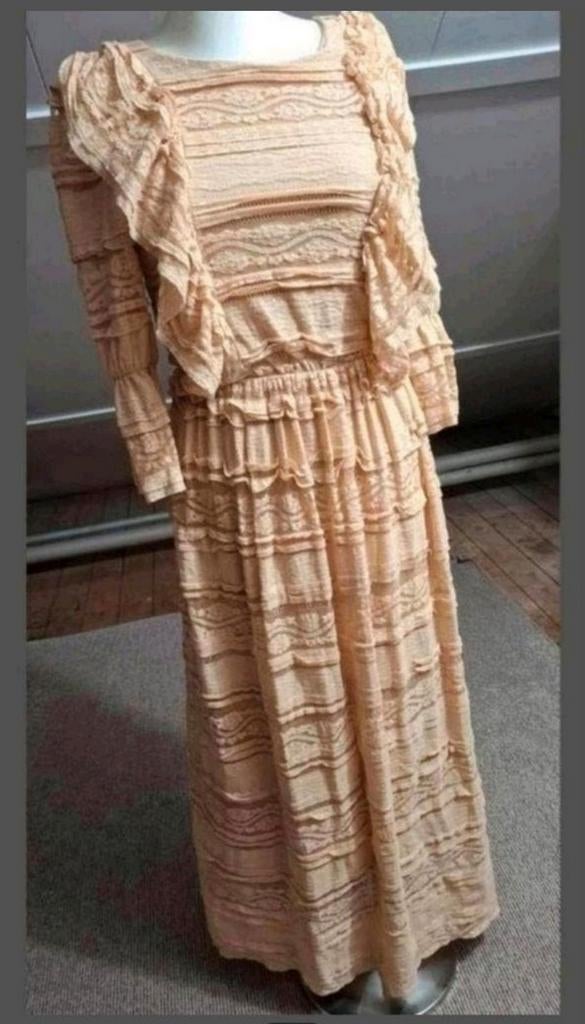 Rinascimento maxi jurk XS – elegante beige jurk met ruches, Beige, Rinascimento, Ophalen of Verzenden, Zo goed als nieuw