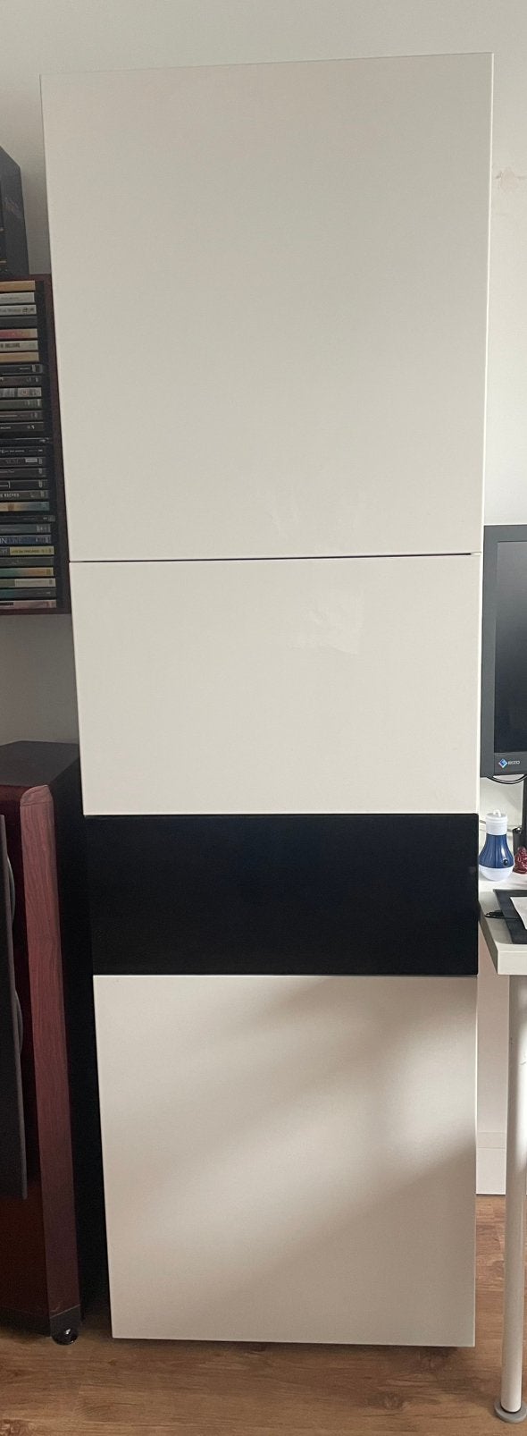Mooie witte kast met zwarte lade, Huis en Inrichting, Ophalen, Overige materialen, Strak, Meerdere deuren