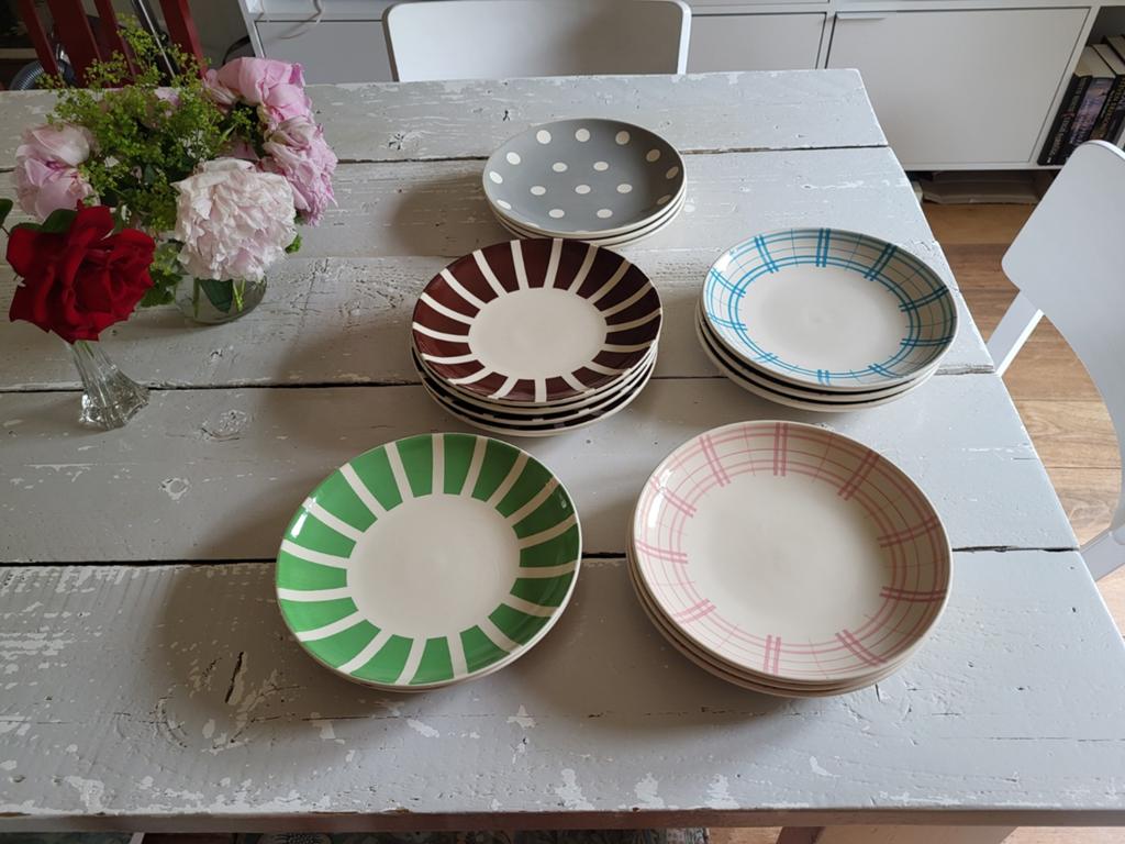 15 borden Kitchen Trend, Huis en Inrichting, Keuken | Servies, Ophalen of Verzenden, Zo goed als nieuw, Bord(en), Overige stijlen