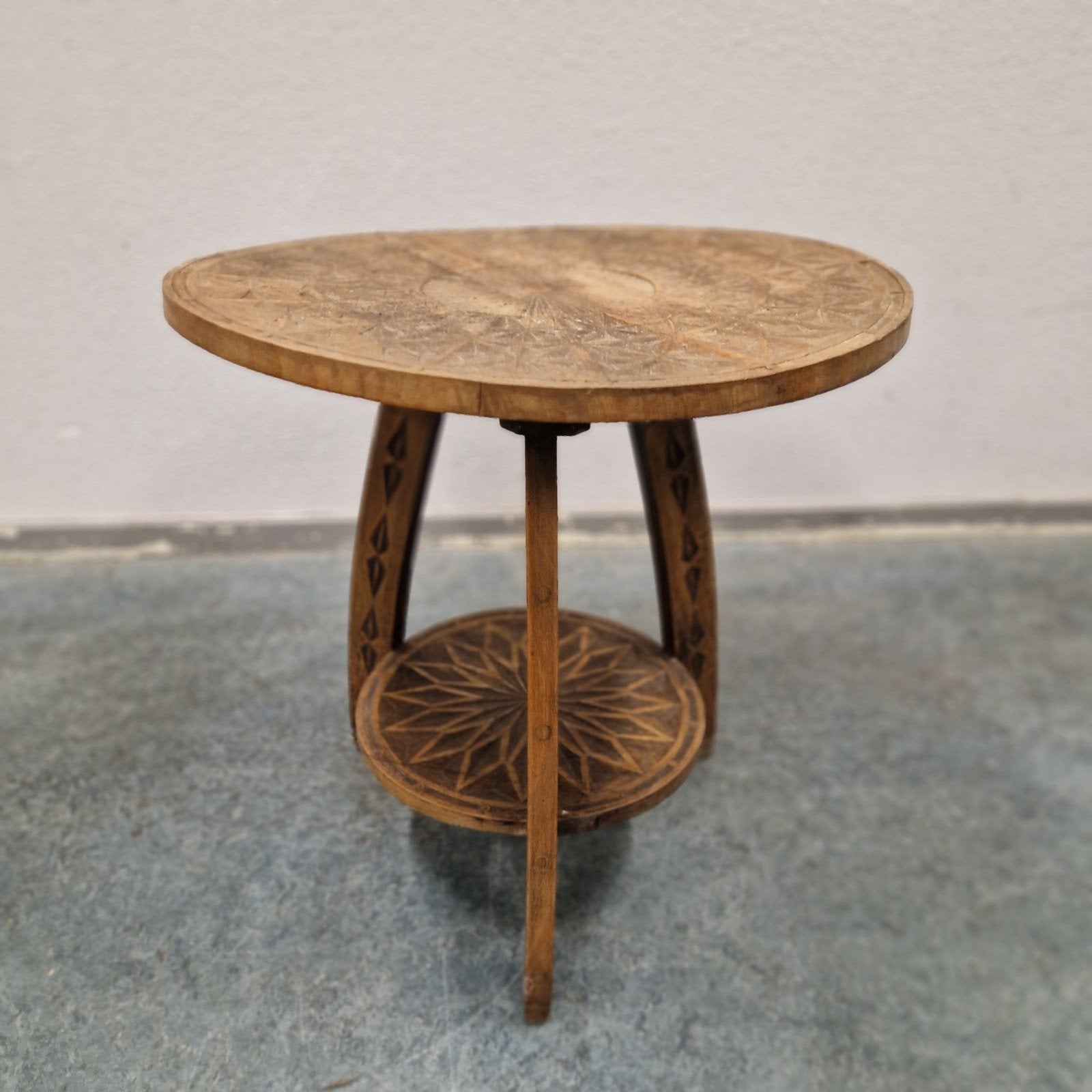Antieke bijzettafel wijntafel handgemaakt gesigneerd, 45 tot 60 cm, Bohemian antieke vintage, Gebruikt, Aaldertgeertsstraat 43 Olst