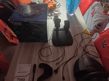 stuur thrustmaster t150, 1 speler, Racen en Vliegen, Ophalen of Verzenden, Zo goed als nieuw
