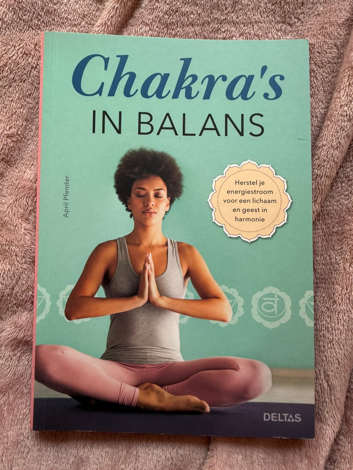 Chakra’s in Balans van April Pfender., Ophalen of Verzenden, Nieuw, Meditatie of Yoga, Instructieboek