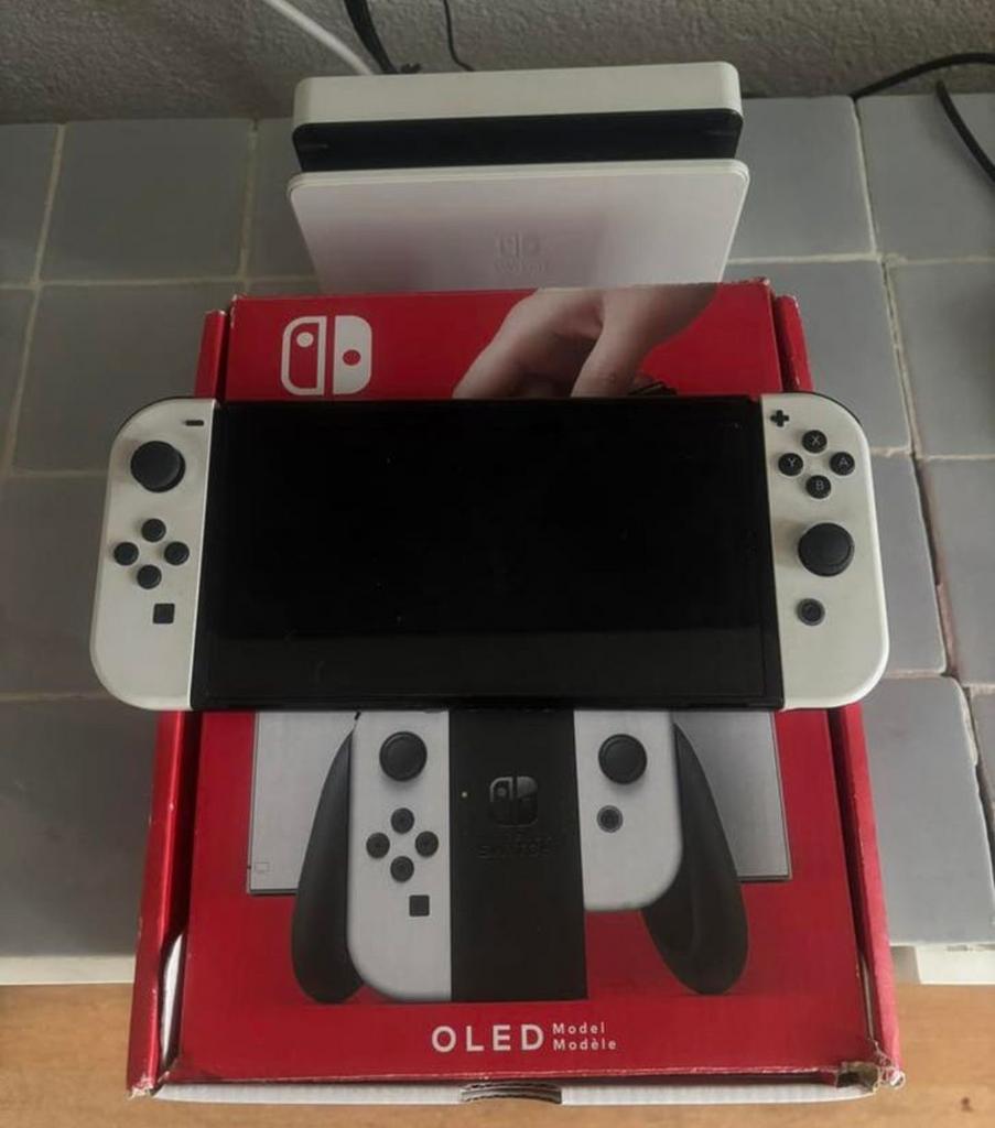 Nitendo switch Oled, Spelcomputers en Games, Spelcomputers | Nintendo Switch, Ophalen of Verzenden, Zo goed als nieuw, Met 1 controller