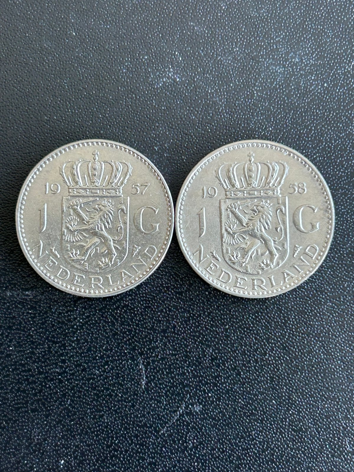 JULIANA GULDENS  ZILVER 1957 en 1958  mooie Kwaliteit., Postzegels en Munten, Munten | Nederland, Ophalen of Verzenden, Koningin Juliana