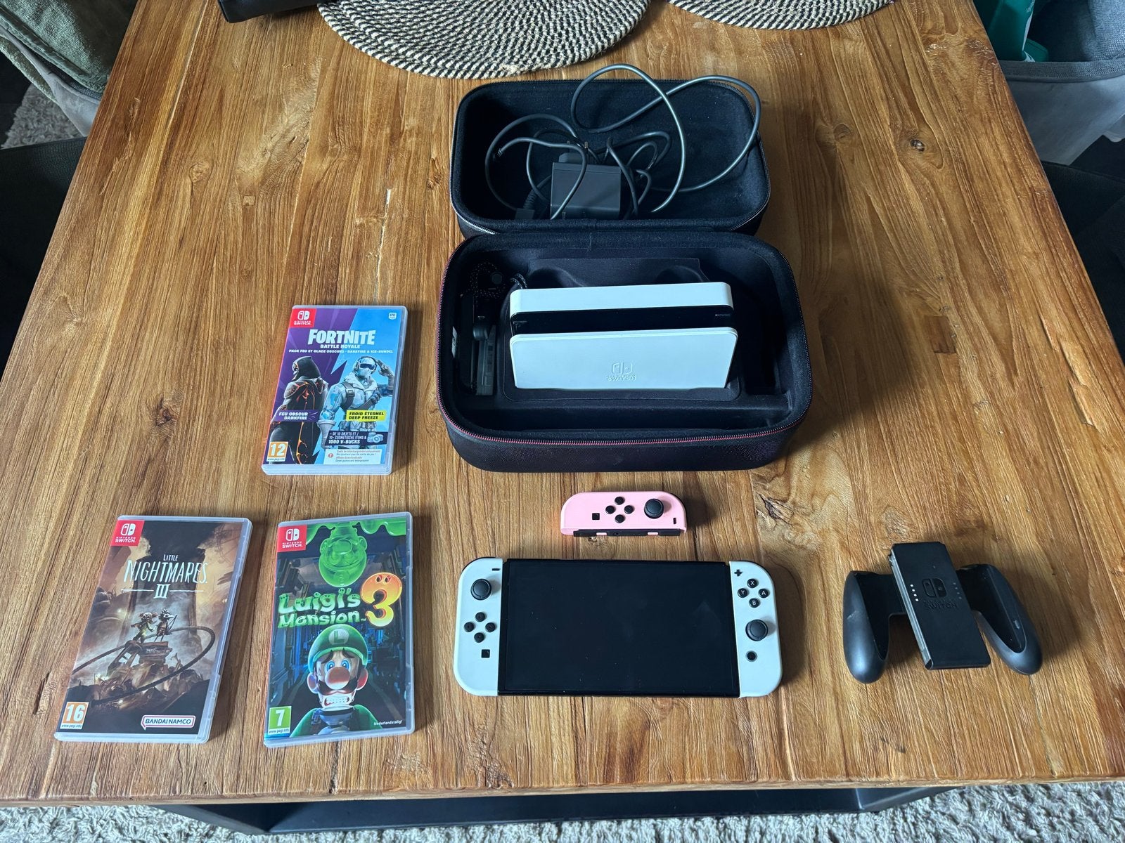 Nintendo Switch OLED inlc , doos , factuur/garantie, Spelcomputers en Games, Spelcomputers | Nintendo Switch, Met games, Zo goed als nieuw