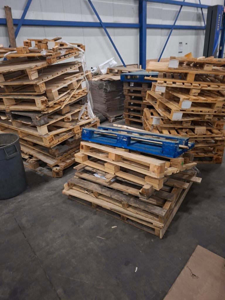 Kapotte pallets  gratis afhalen, Minder dan 3 m³, Ophalen