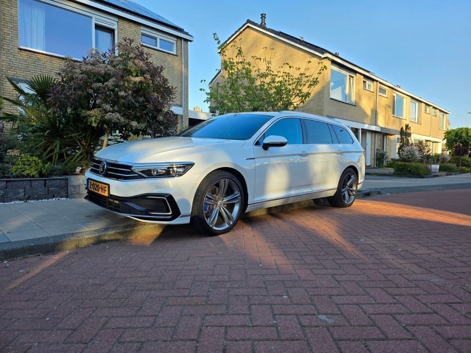 Nette VW Passat GTE Highline uit 2020, 141000km, alle opties, Wit, Plug-in hybride, 102 €/maand, Passat