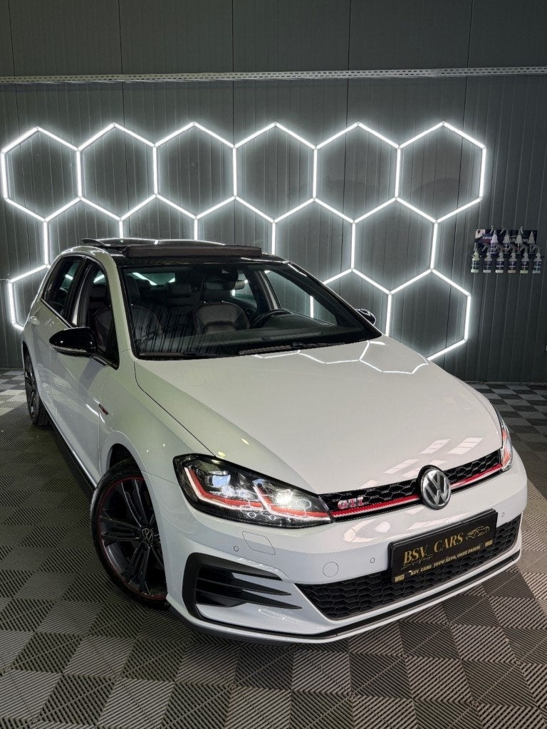 Volkswagen GOLF  2.0 GTI PERFORMANCE Pano/Virtual/LederNON-O, Gebruikt, 4 cilinders, Wit, Bedrijf