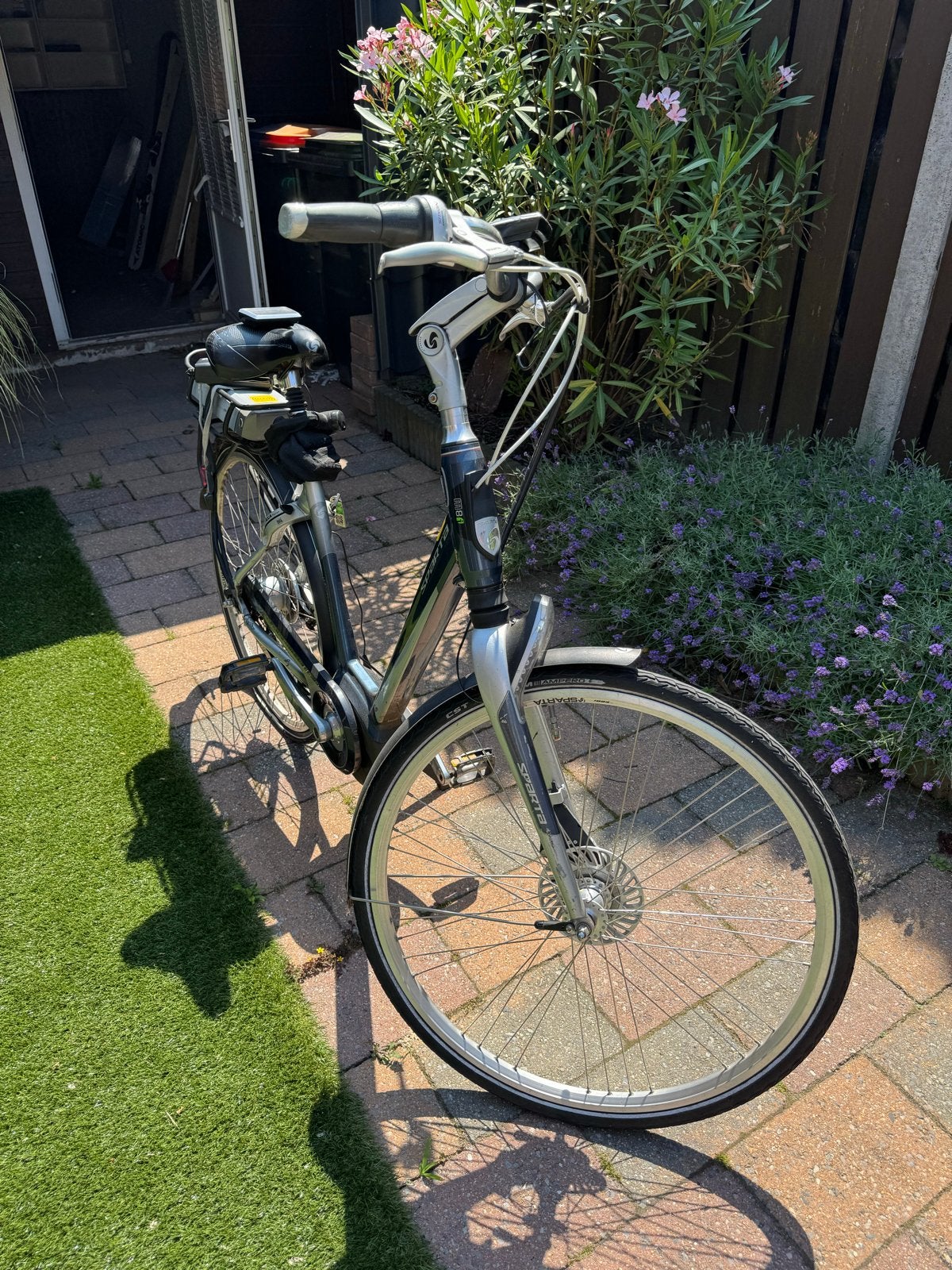Defecte fiets (motor onder water) - accu en lader goed, Fietsen en Brommers, Elektrische fietsen, Ophalen of Verzenden, Gebruikt