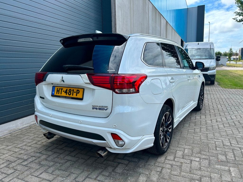 Mitsubishi Outlander 2.0 PHEV instyle+ AUT 4WD SK DAK LEDER, 1998 cc, 4 cilinders, 1820 kg, Wit