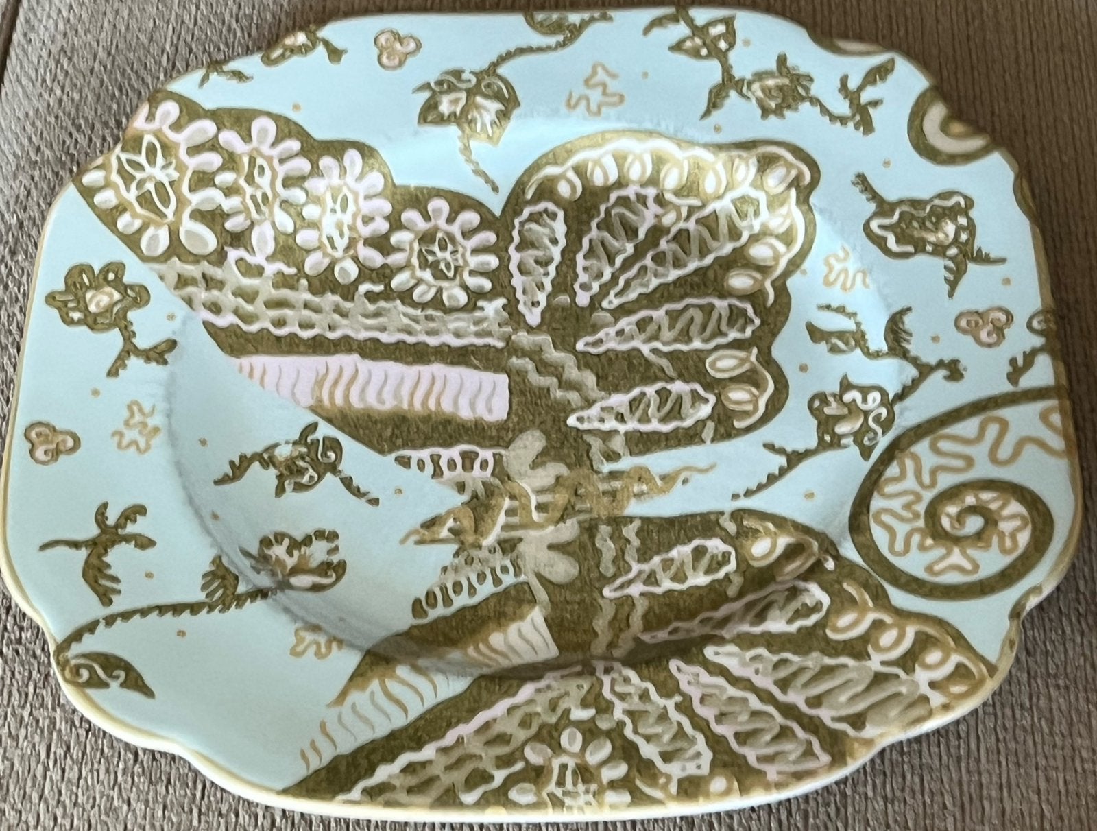 Bijzonder bord - Royal Albert. Design van Sandra Rhodes., Antiek en Kunst, Verzenden