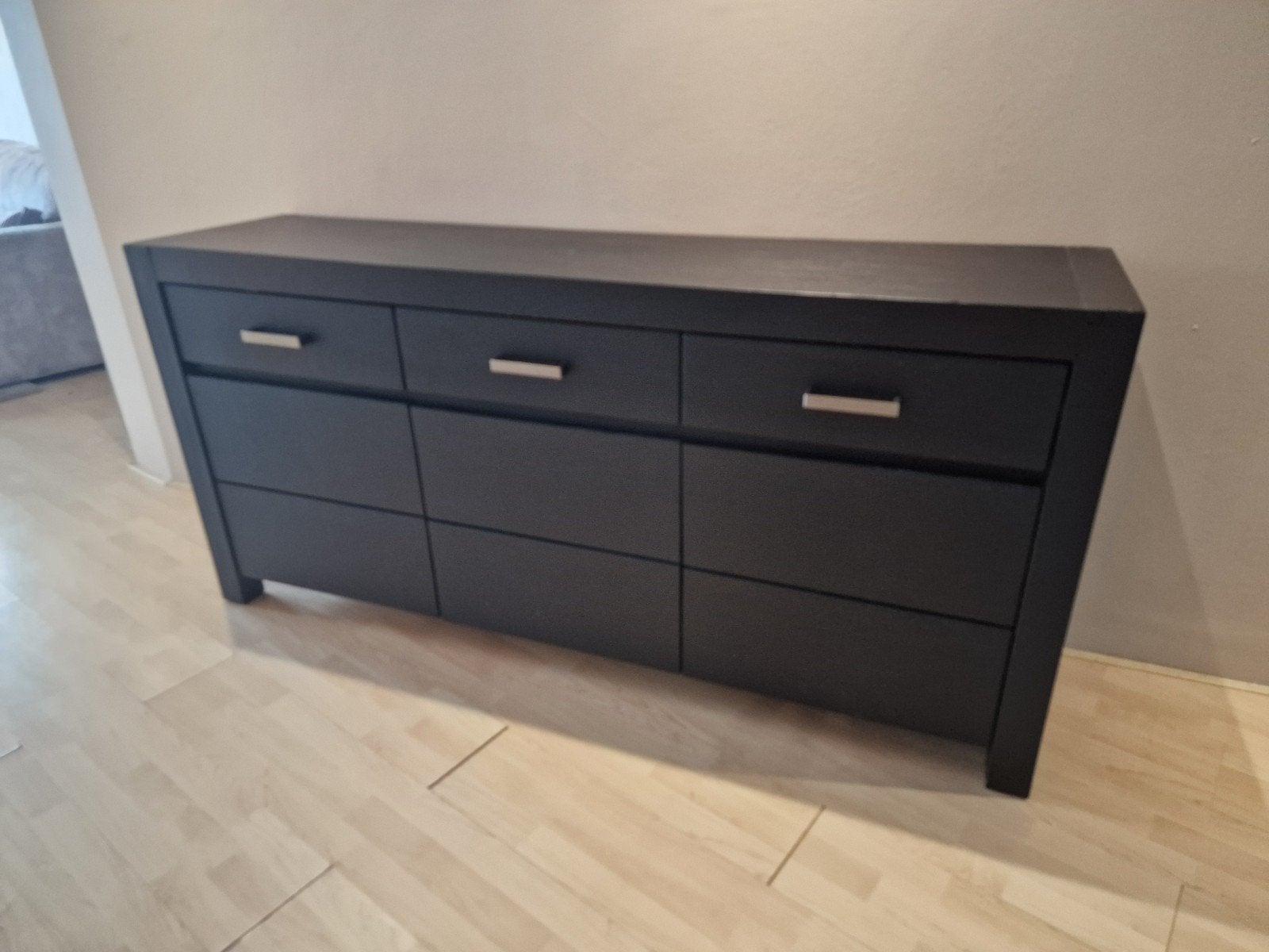 Dressoir Zwart Hout 180 breed 45 diep 85 hoog, Huis en Inrichting, Ophalen, Gebruikt, Met lade(s), 150 tot 200 cm