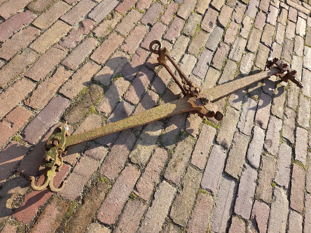Antieke Gesmede weegschaal, Ophalen