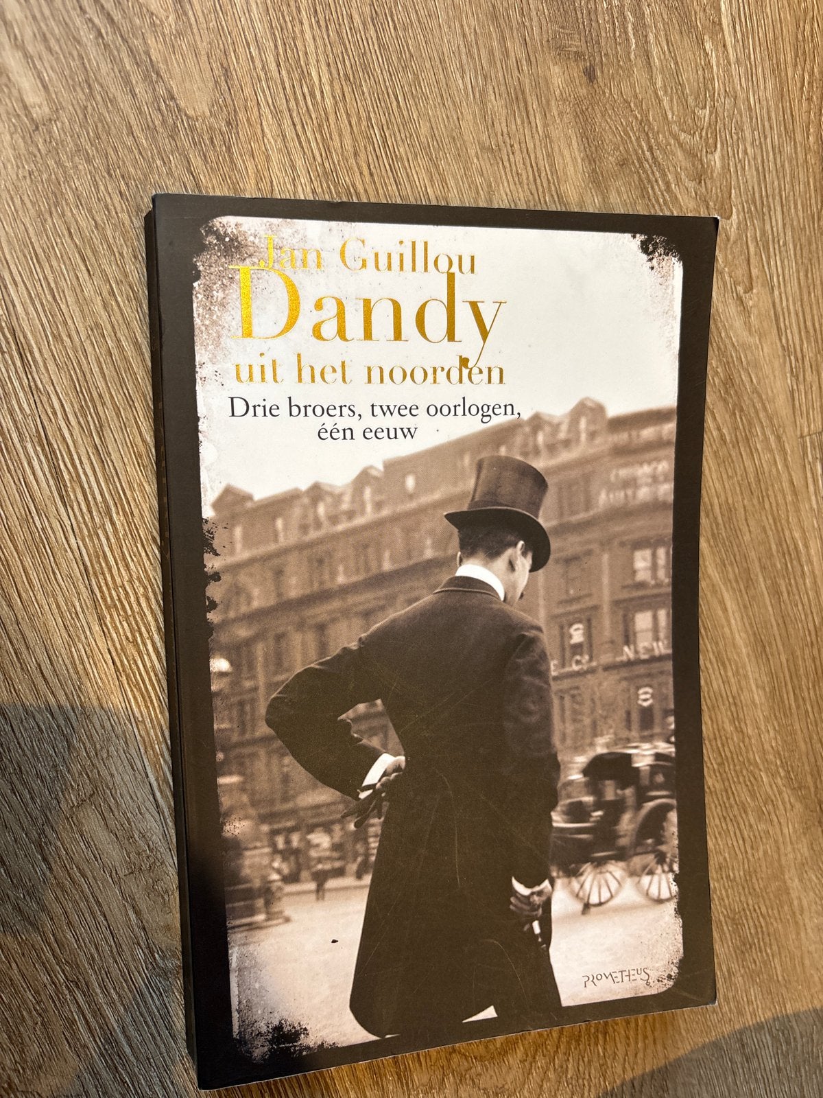 Jan Guillou - Dandy uit het noorden, Ophalen of Verzenden, Zo goed als nieuw, Nederland