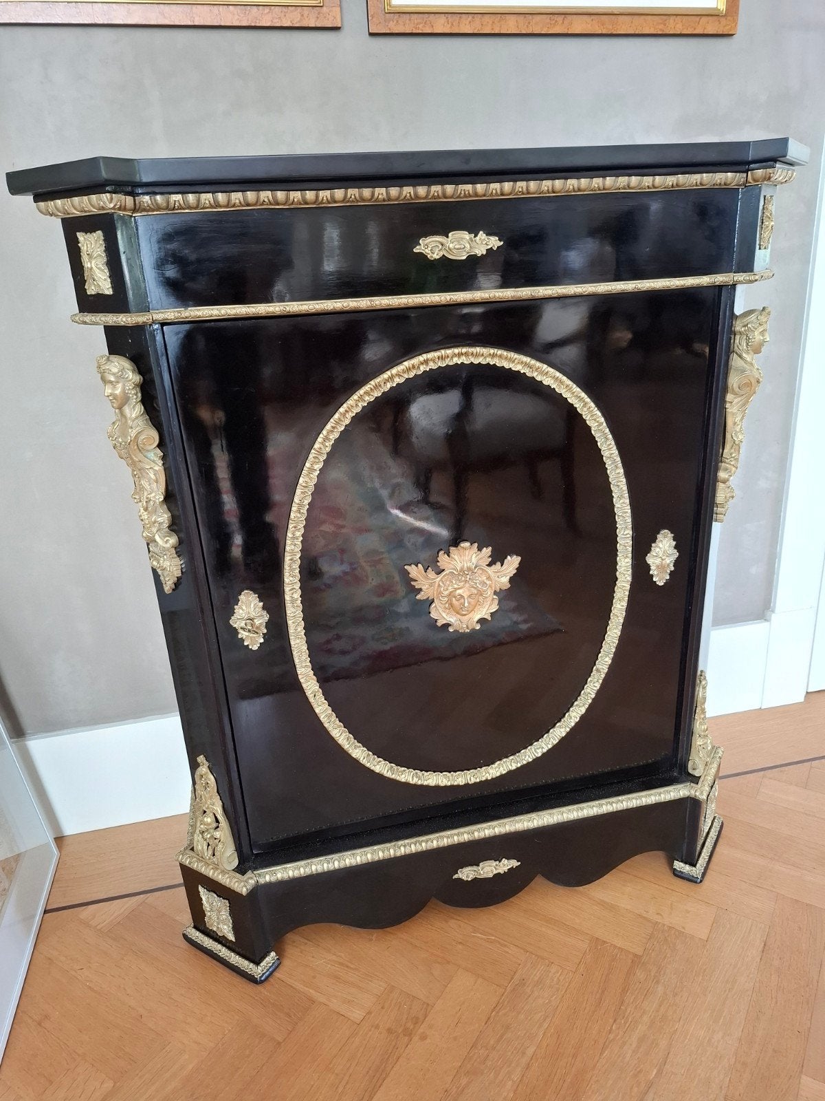 Napoleon 3 mahonie commode met marmeren blad, Ophalen