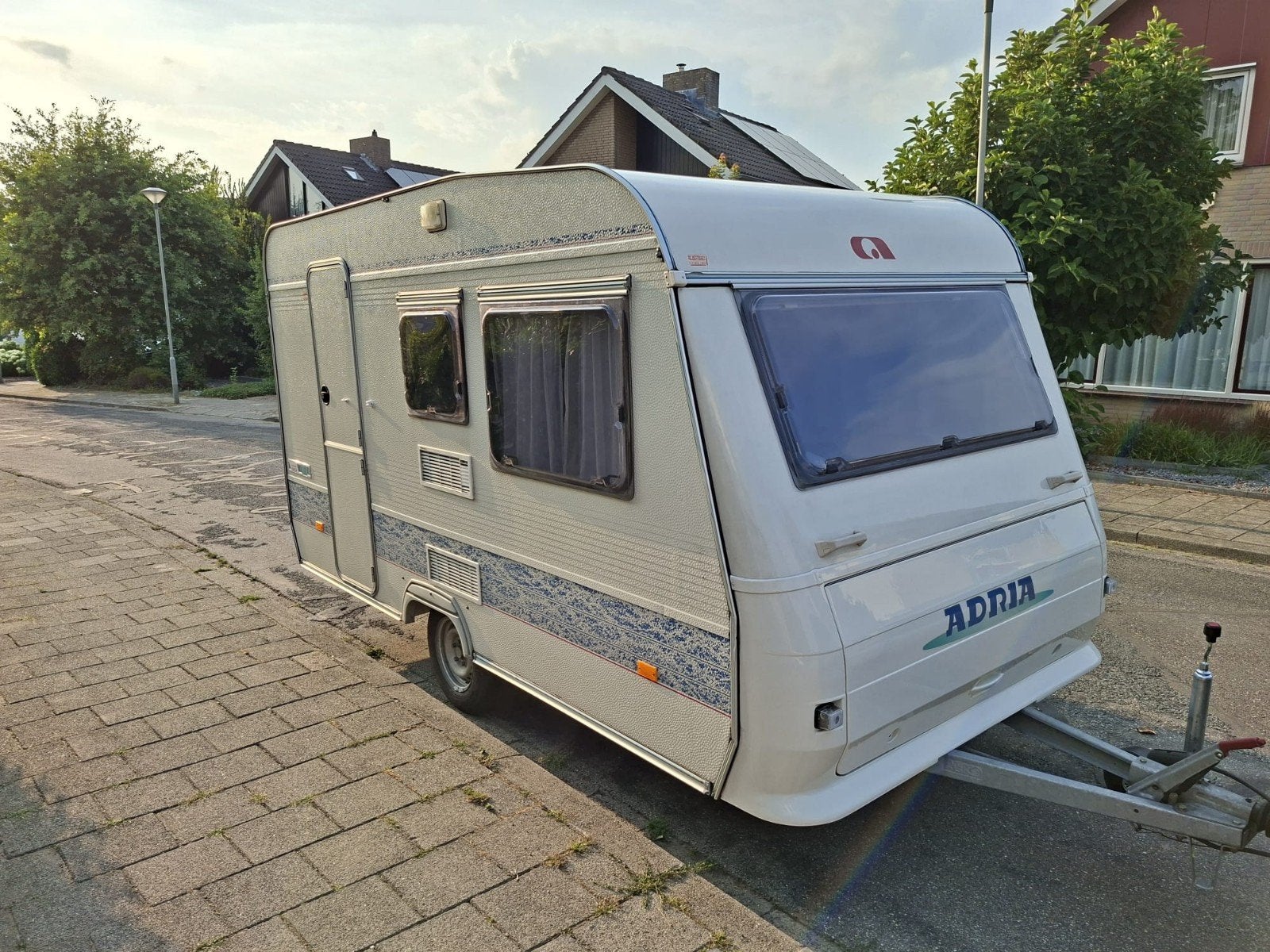 Caravan Adria Unica 360, bouwjaar 1998, Particulier, Adria, 500 - 750 kg, Luifel