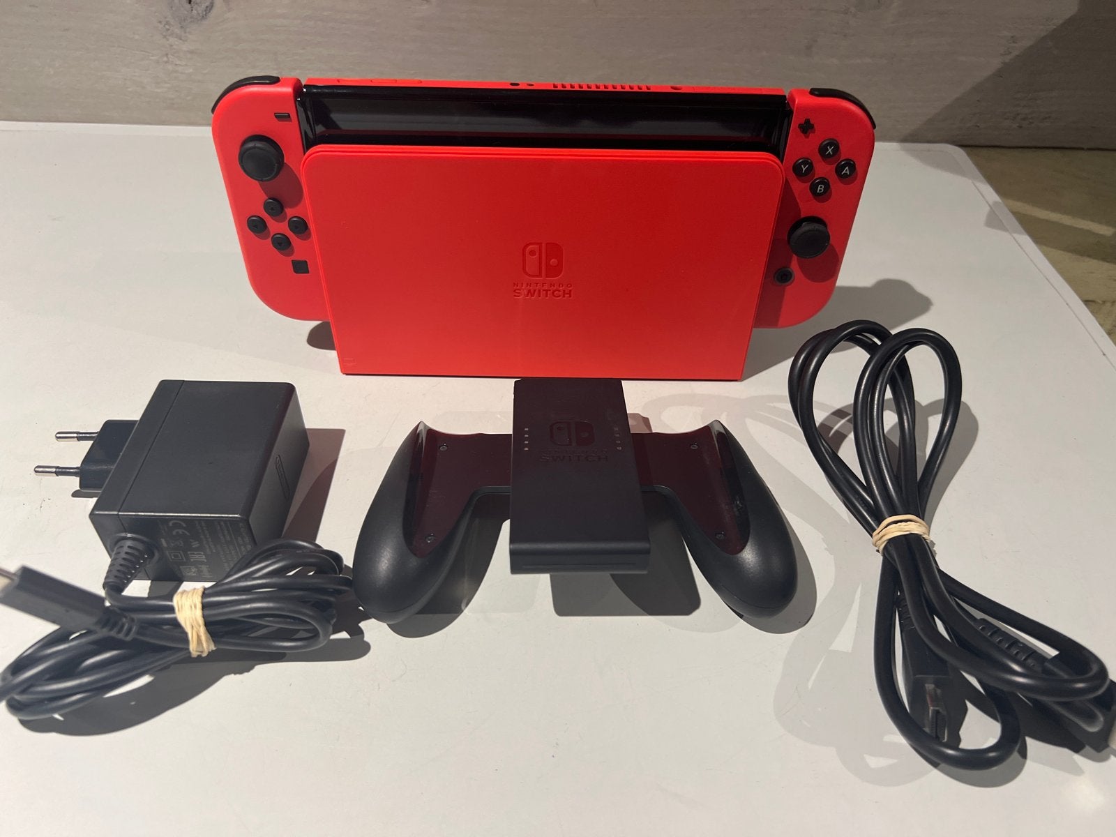 Nintendo Switch Original met accessoires en reistas, Spelcomputers en Games, Games | Nintendo Switch, N, N, Ophalen of Verzenden