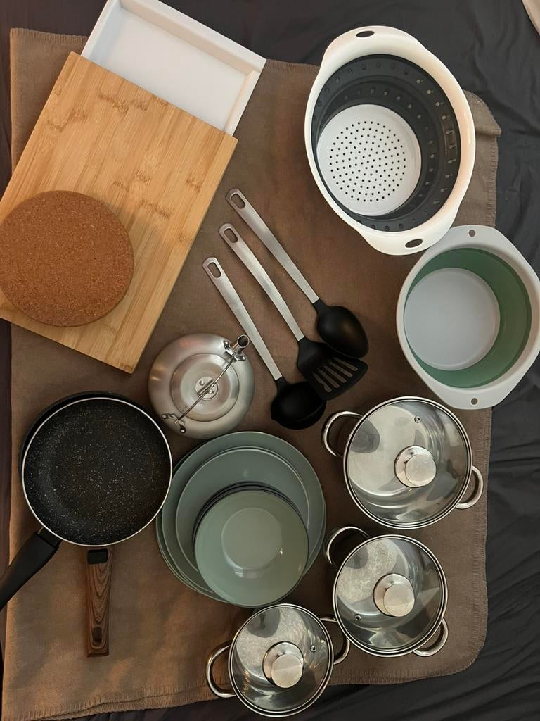 Kampeer servies, Caravans en Kamperen, Ophalen, Zo goed als nieuw