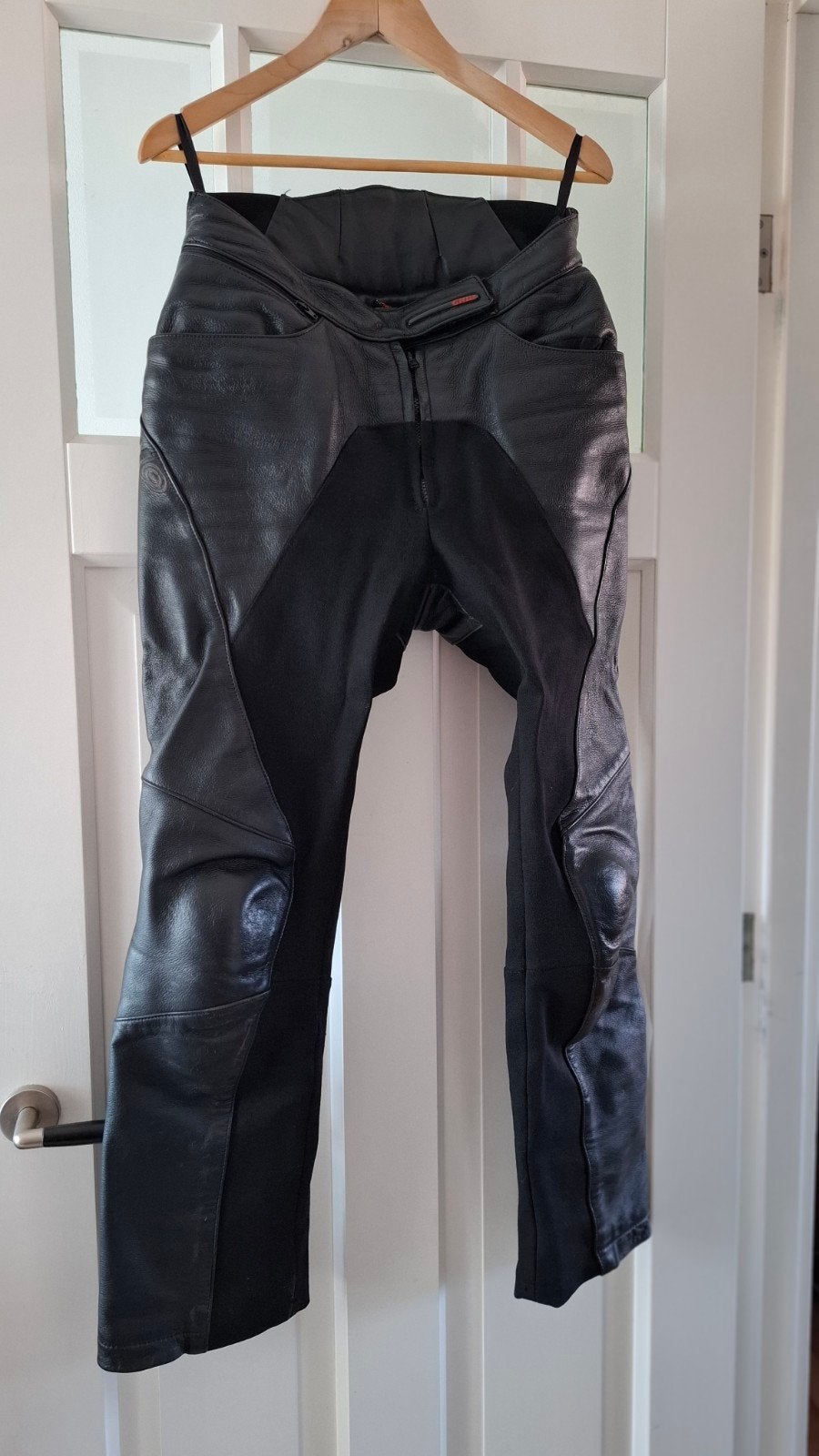 Leren motorbroek dames maat 42 - als nieuw, Motoren, Kleding | Motorkleding, Ophalen of Verzenden, Tweedehands, Dames, Broek | leer