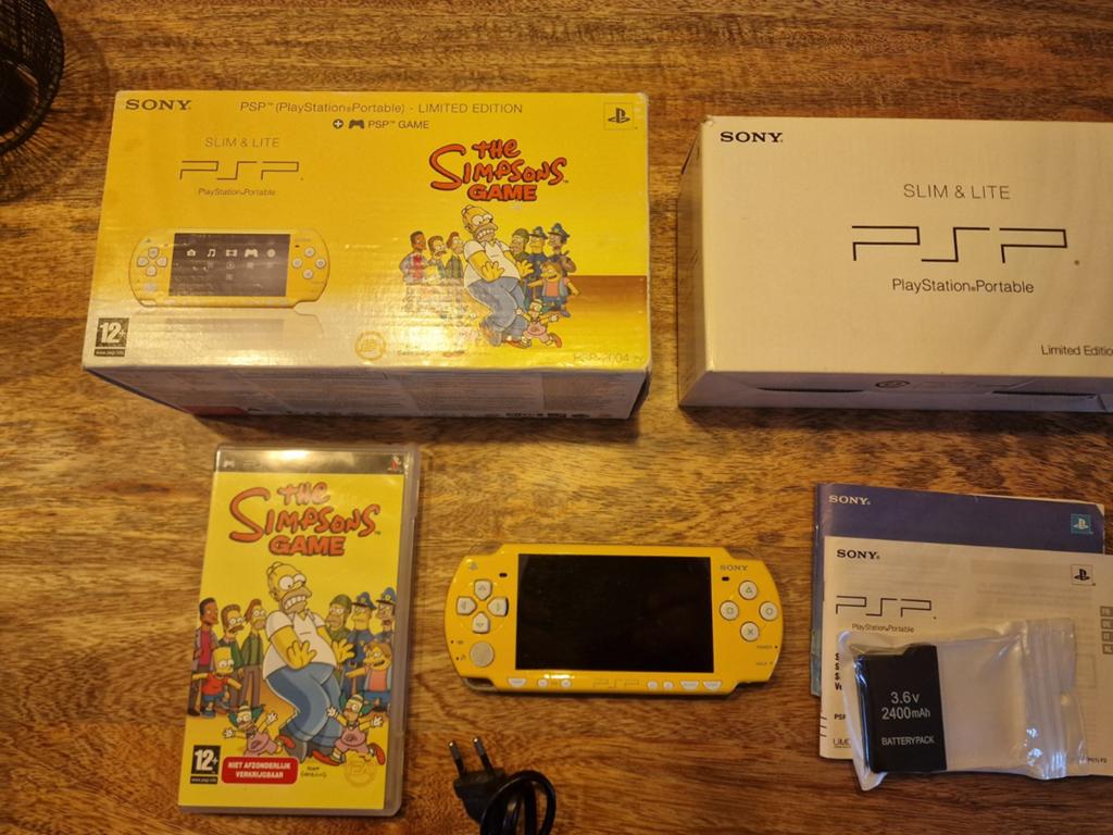 Sony playstation Psp Simpsons edition in doos, Ophalen of Verzenden, Zo goed als nieuw