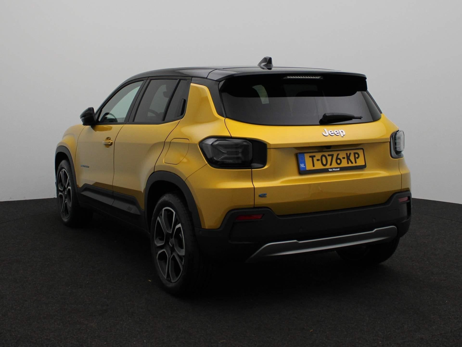 Jeep Avenger Summit 54 kWh | NAV | Carplay | CAM | PDC | ECC, Auto's, Jeep, Zwart, 156 pk, SUV of Terreinwagen, 34 min
