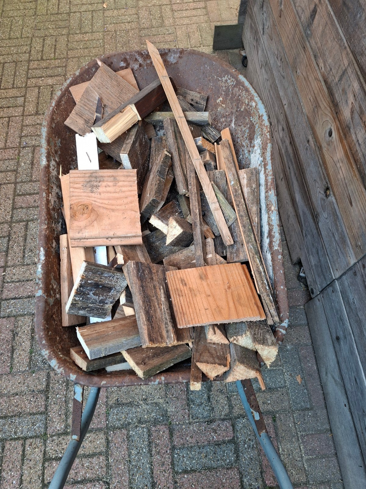 Gratis brandhout (gemengd), Tuin en Terras, Haardhout, Minder dan 3 m³, Ophalen, Overige houtsoorten, Blokken