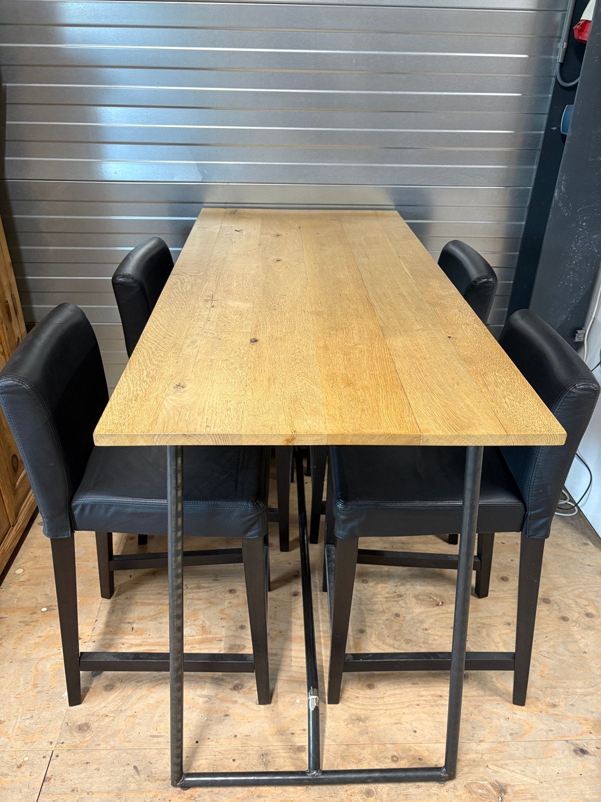 Eiken bar tafel met 4 krukken 66bx141x96h, Ophalen, Zo goed als nieuw, Industrieel, 4 tot 6 stoelen