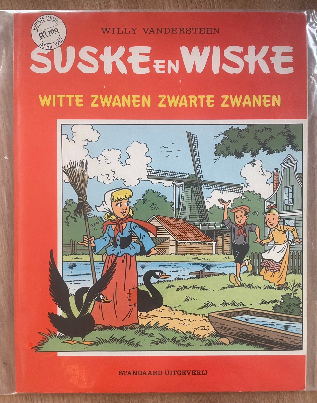 Suske en Wiske, witte zwanen zwarte zwanen, Eén stripboek, Ophalen of Verzenden, Zo goed als nieuw