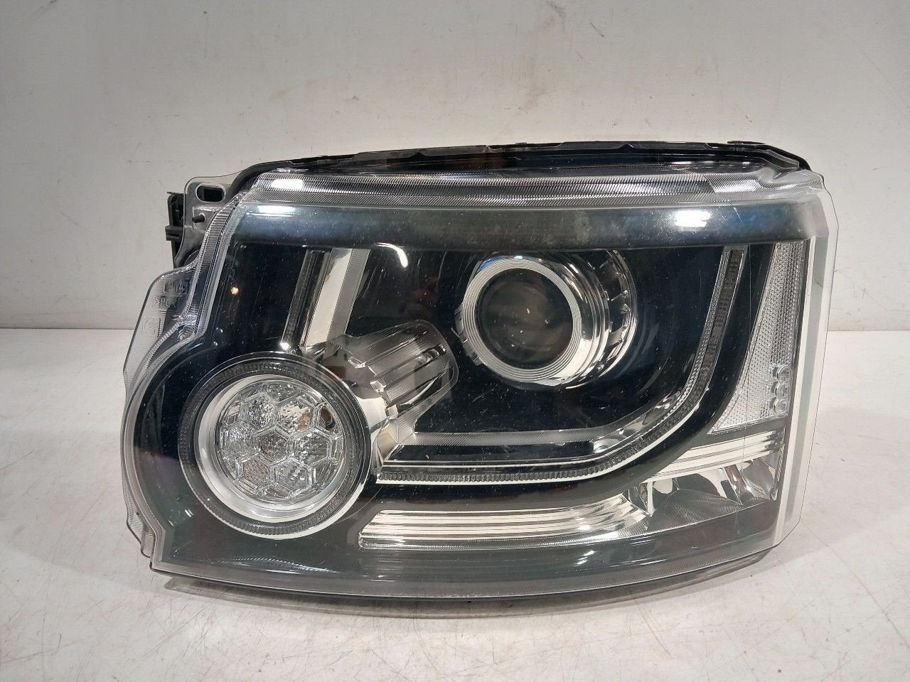 Koplamp links Land Rover Discovery, Auto-onderdelen, Verlichting, Onderdelen@venauto.nl, Van der Ven Autorecycling B.V., Ettenseweg 76, 4706 PB Roosendaal, The Netherlands