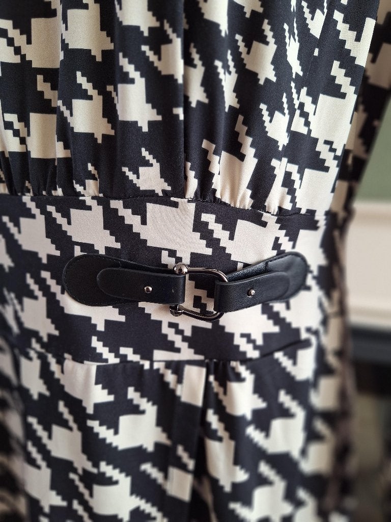 K-Design K Design crème zwart riem jurk M 38, Kleding | Dames, Maat 38/40 (M), K-design, Verzenden, Zwart