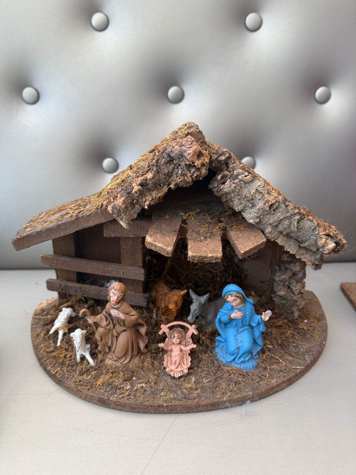Kerststal met Jozef, Maria, kindje Jezus, os, ezel en schaap, Ophalen of Verzenden, Gebruikt, Beeld(je), Christendom | Katholiek