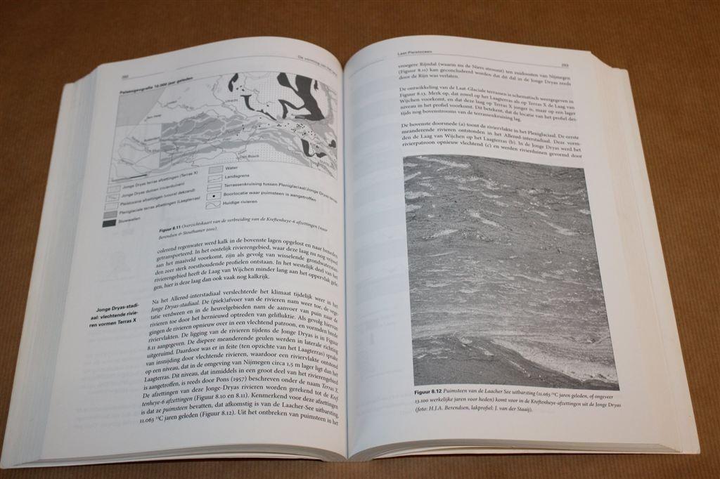 De Vorming van het Land — Geologie van Nederland, Boeken, Ophalen of Verzenden, Gelezen