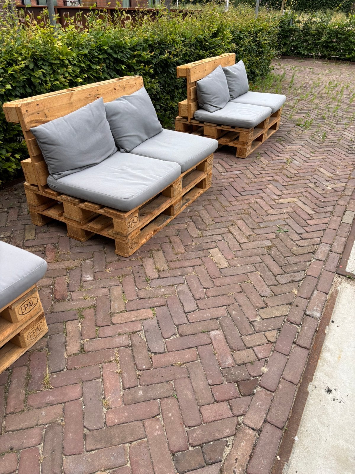 Pallet banken te koop incl kussens. 10 stuks, Tuin en Terras, Tuinsets en Loungesets, Zo goed als nieuw, Hout, Ophalen, 2 zitplaatsen