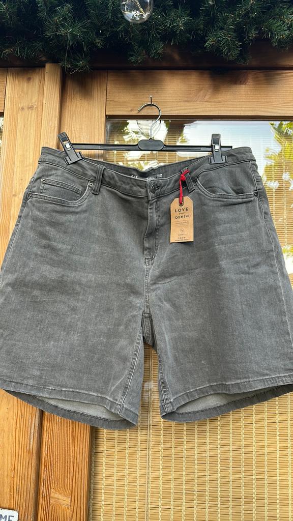 Korte dames jeansbroek grijs maat 52, Kleding | Dames, Grote Maten, Ophalen of Verzenden, Nieuw, Grijs, Broek of Spijkerbroek