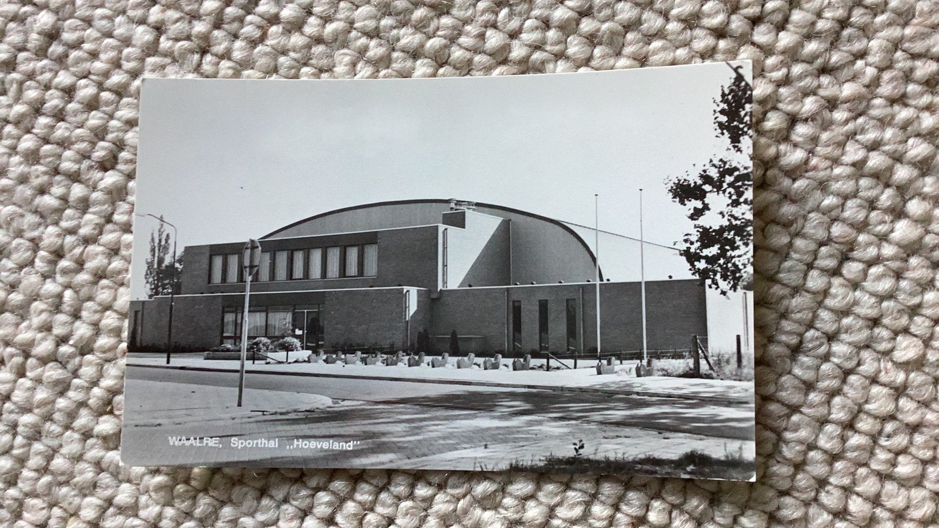 Ansichtkaart Waalre Sporthal Hoeveland. 986, Verzamelen, Ophalen of Verzenden, 1940 tot 1960, Gelopen, Noord-Brabant