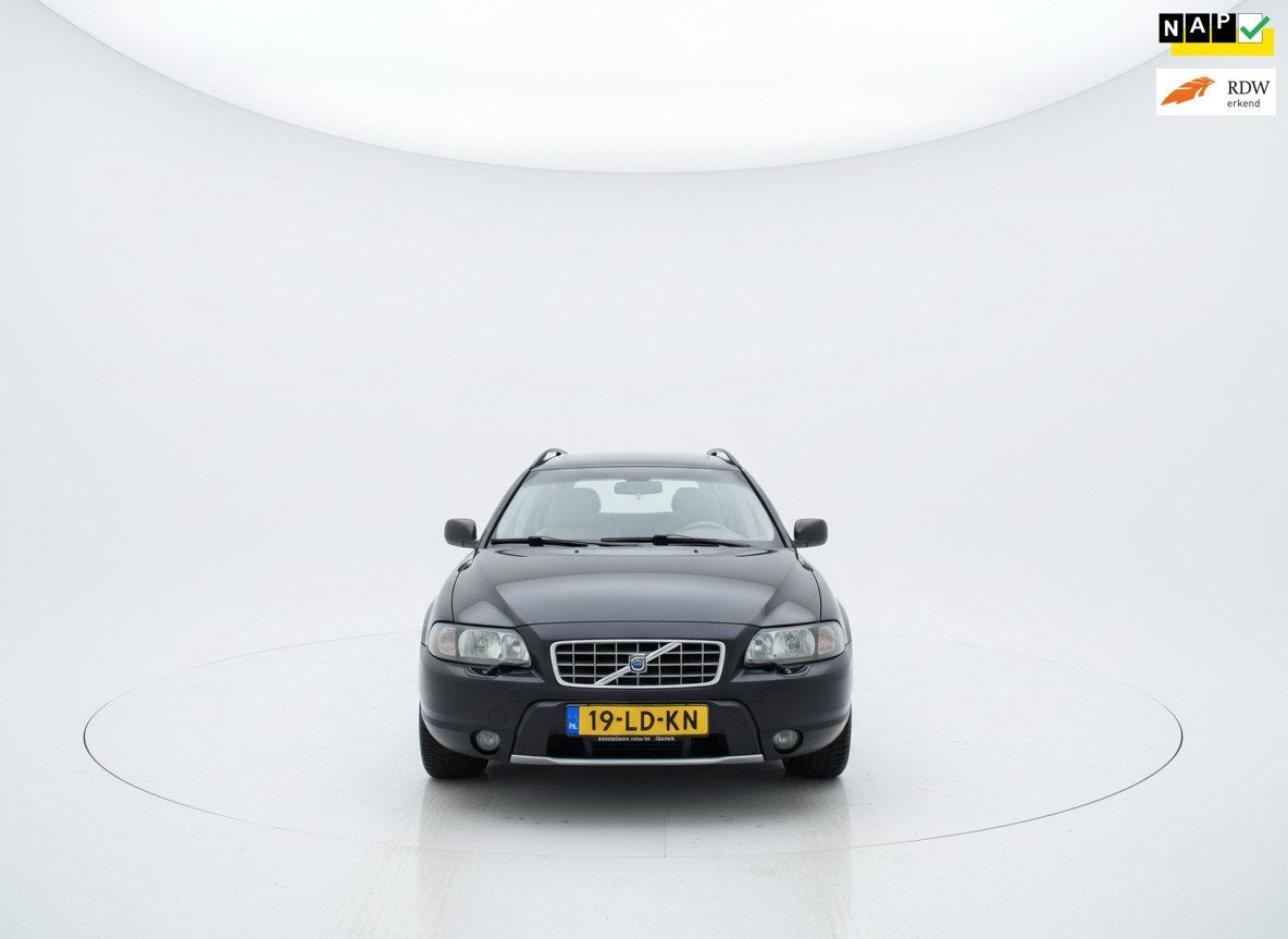Volvo XC70 2.5 T Geartronic Comfort Line WORDT IN OPDRACHT V, Auto's, Volvo, Automaat, XC70, Zwart, Bedrijf