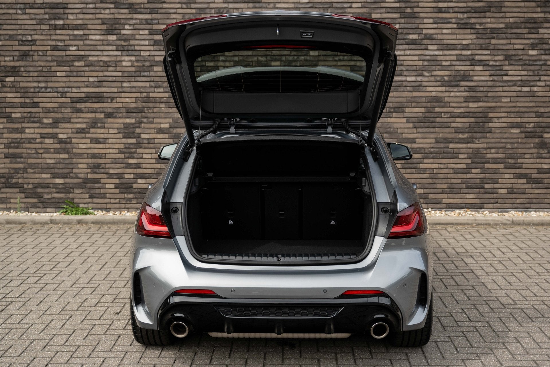Foto 12 van BMW 1-serie M135i xDrive | Live Cockpit | Panorama | Leder |