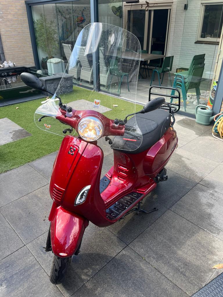 bromfiets agm vx50i rood, Fietsen en Brommers, Snorfietsen en Snorscooters, Zo goed als nieuw, Overige merken, Benzine, Ophalen of Verzenden