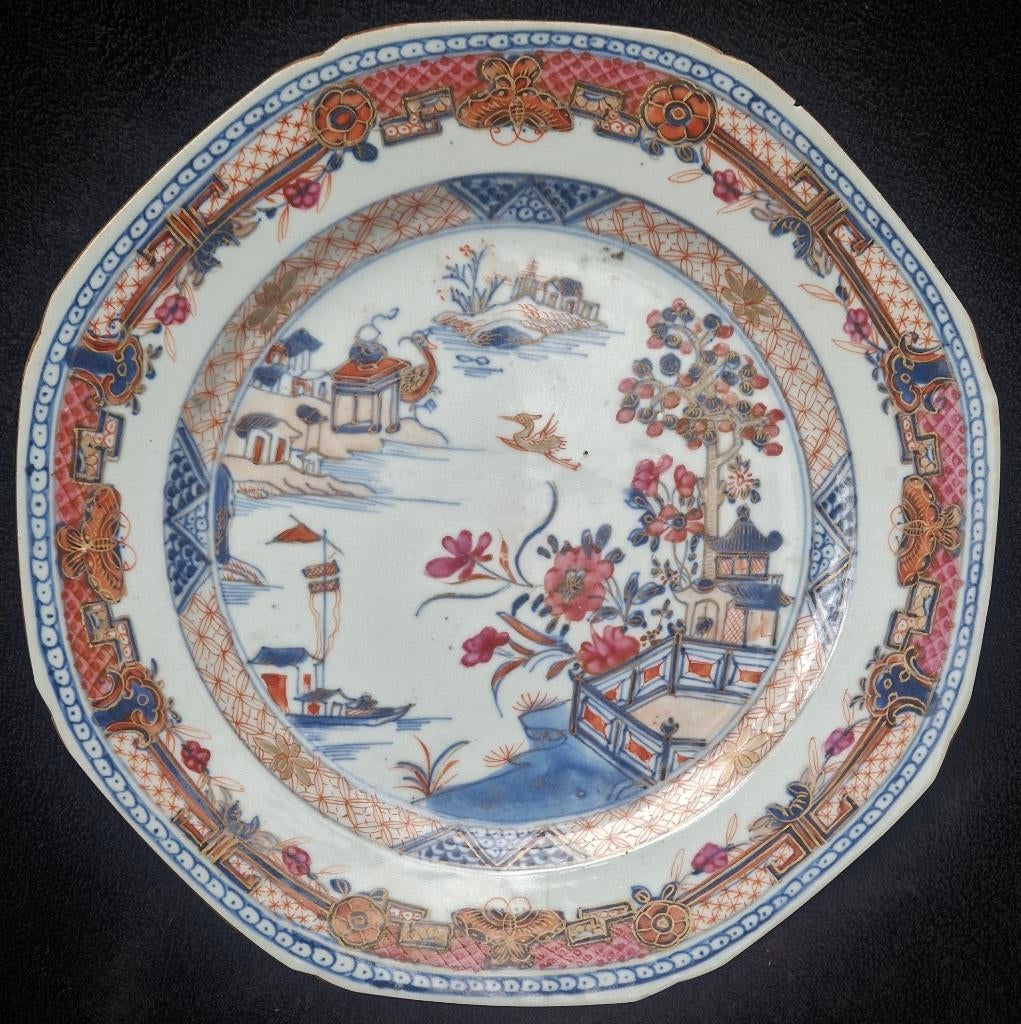 Octagonal Antique porcelain Chinese plate ca. 1750 Qianlong, Antiek en Kunst, Ophalen of Verzenden