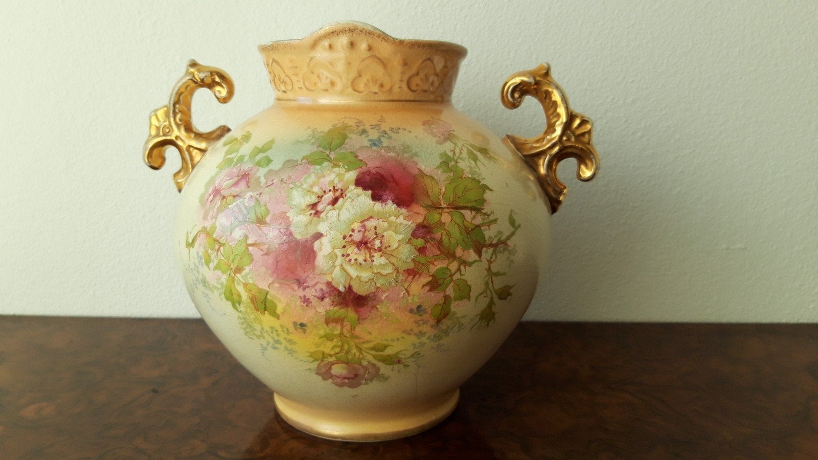 Antieke Royal Devon S.F. & Co Vaas met Bloemmotief, Antiek en Kunst, Ophalen of Verzenden