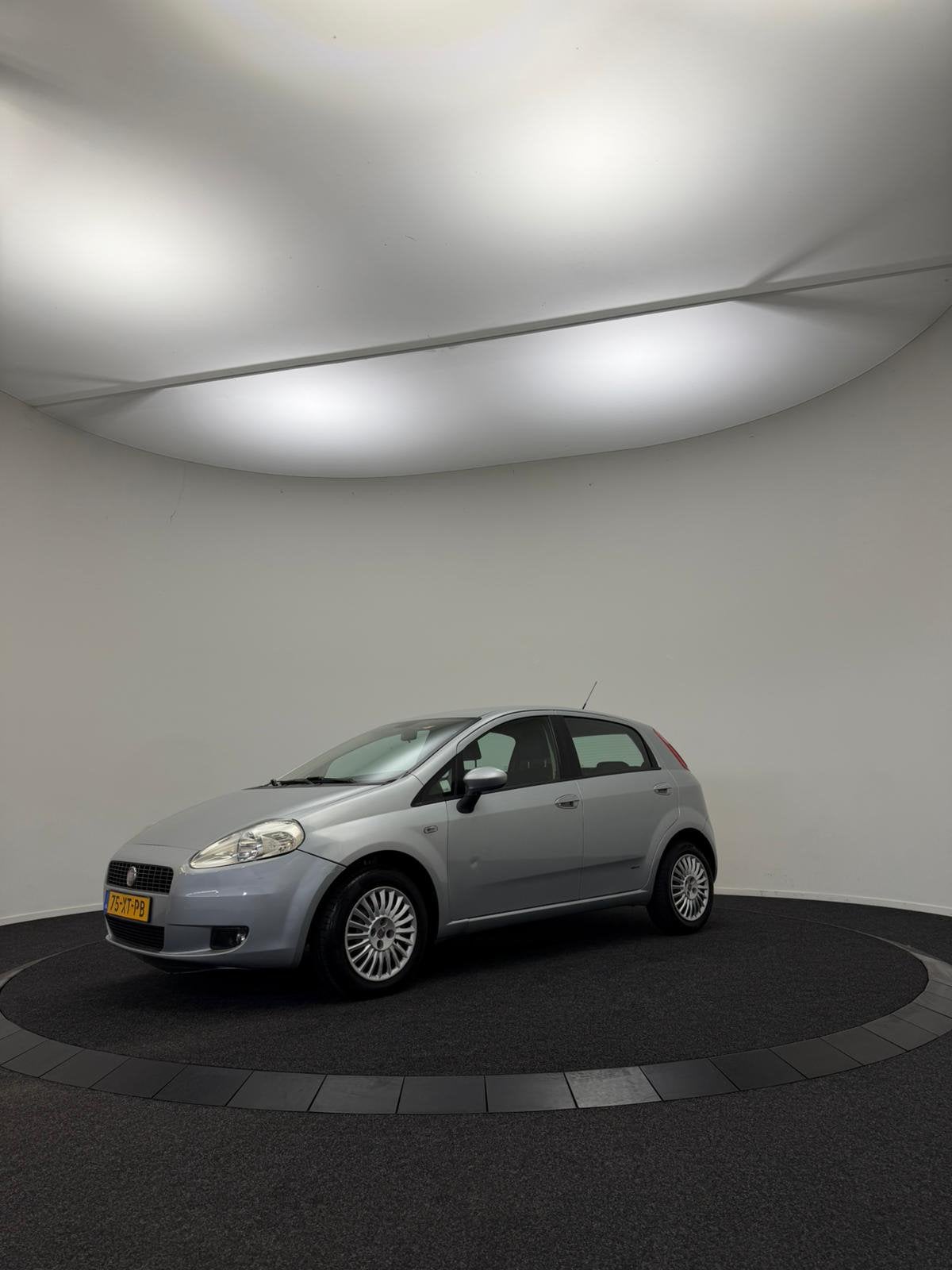 Fiat Punto 1.4 5DR 2007 Grijs, Auto's, Voorwielaandrijving, 40 €/maand, 4 cilinders, 400 kg